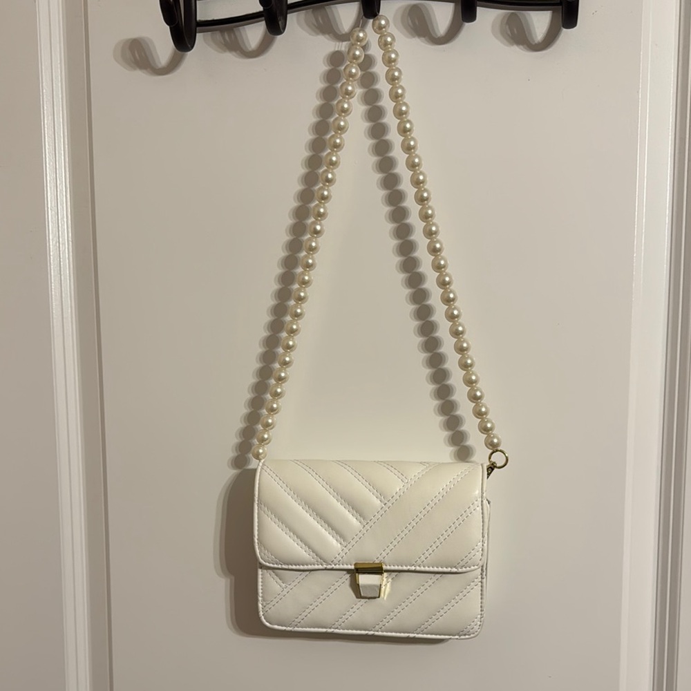 Elegant White Quilted Bag with Pearl Strap